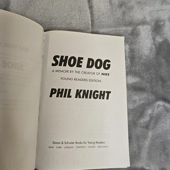 Shoe Dog: A Memoir by the Creator of Nike -- Phil Knight - Picture 5 of 12